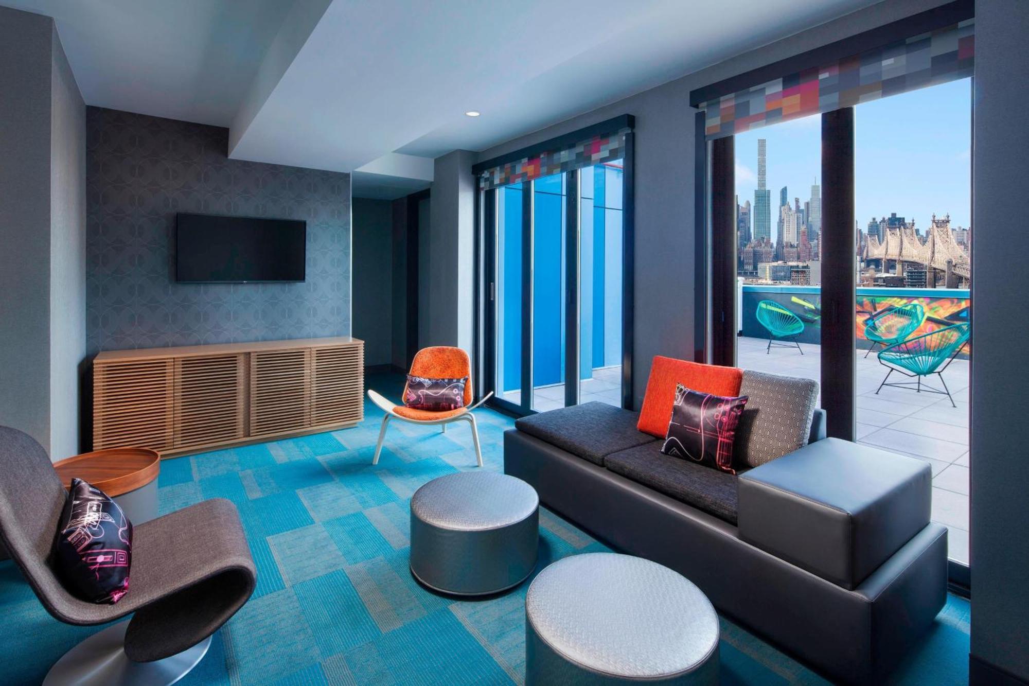 Aloft Long Island City-Manhattan View Hotel New York Exterior photo